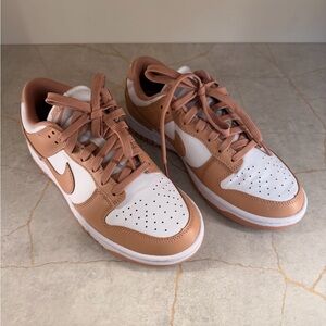 Nike Low-Top Sneakers in White and pink